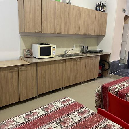 Lind Guest House B&B Gyumri Bagian luar foto