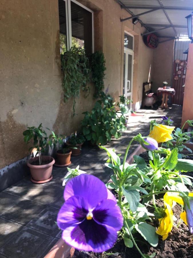 Lind Guest House B&B Gyumri Bagian luar foto