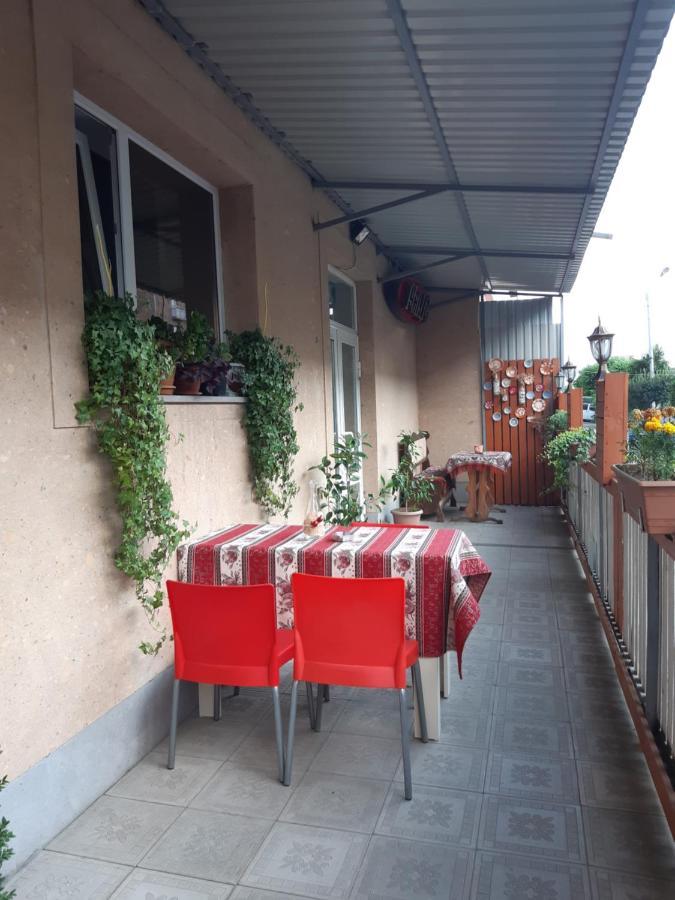 Lind Guest House B&B Gyumri Bagian luar foto