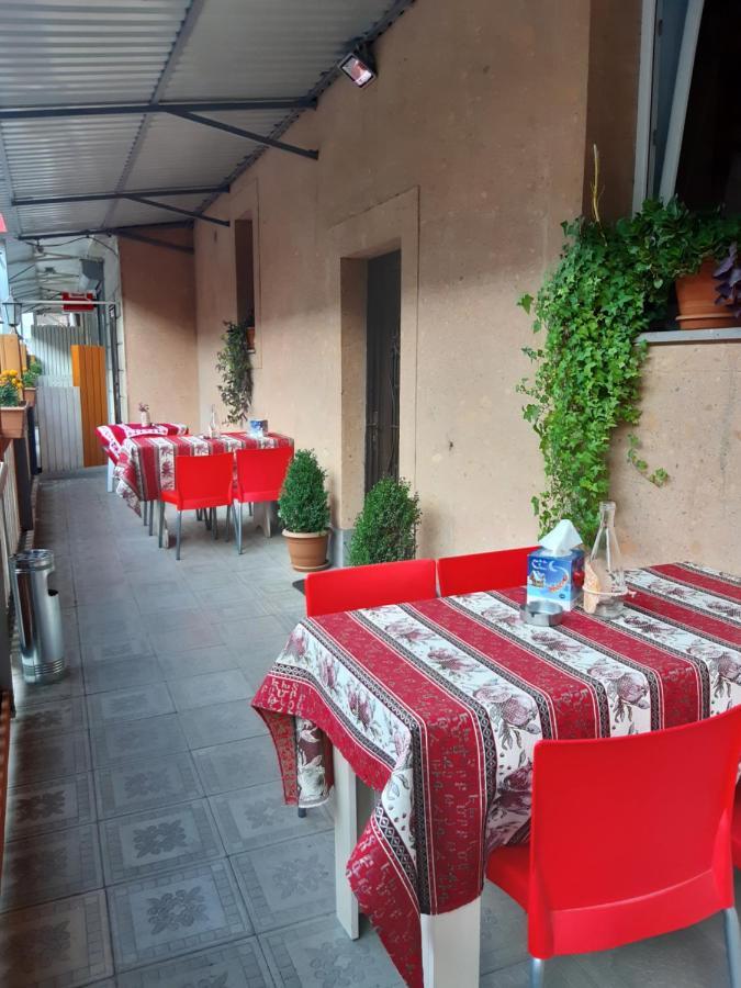 Lind Guest House B&B Gyumri Bagian luar foto