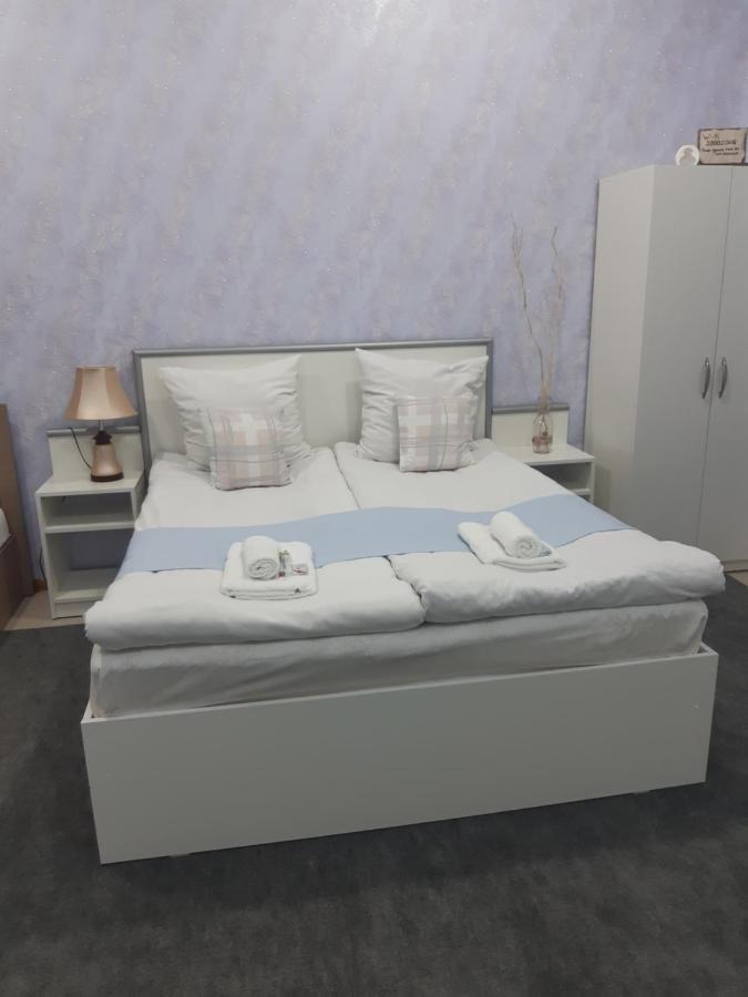 Lind Guest House B&B Gyumri Bagian luar foto