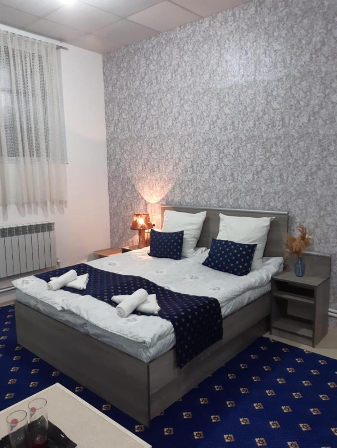 Lind Guest House B&B Gyumri Bagian luar foto