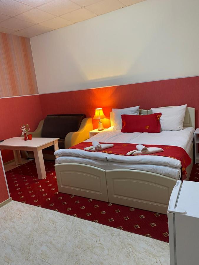 Lind Guest House B&B Gyumri Bagian luar foto