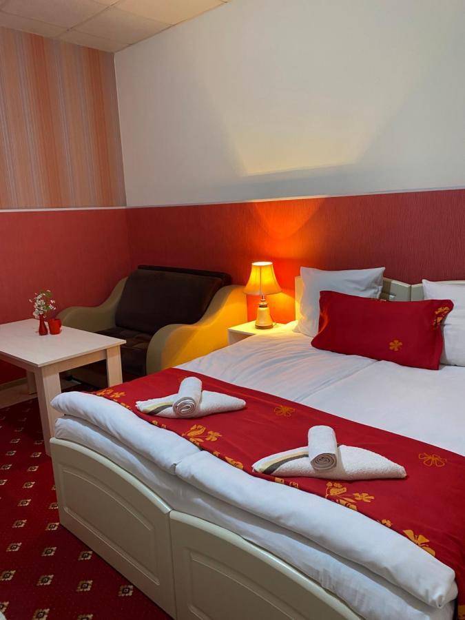 Lind Guest House B&B Gyumri Bagian luar foto