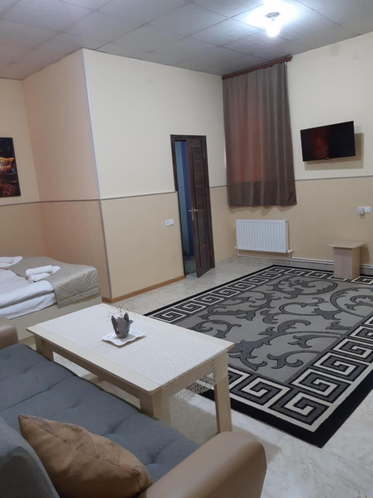 Lind Guest House B&B Gyumri Bagian luar foto