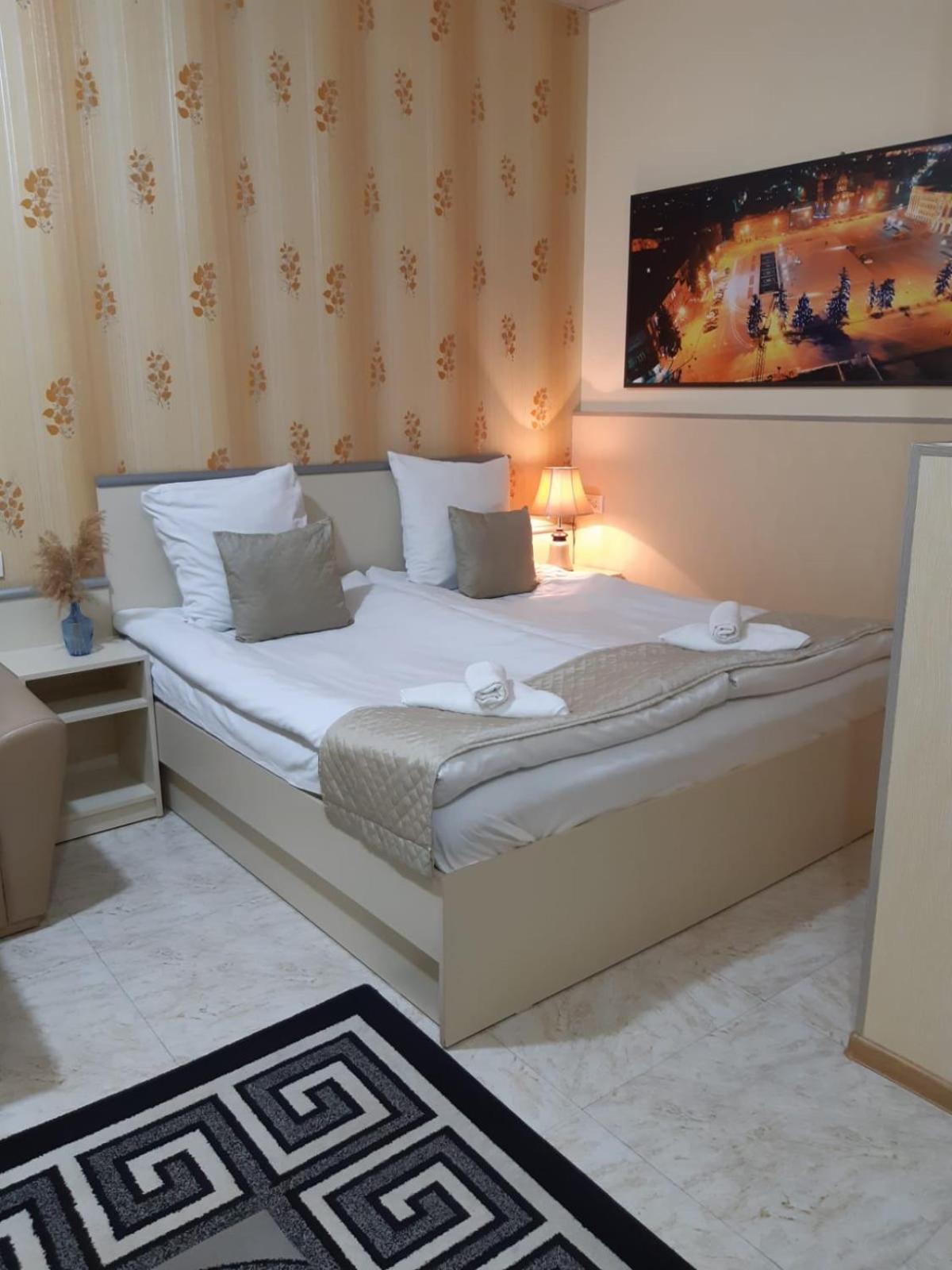 Lind Guest House B&B Gyumri Bagian luar foto