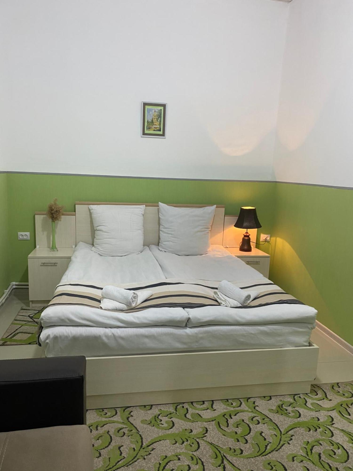 Lind Guest House B&B Gyumri Bagian luar foto